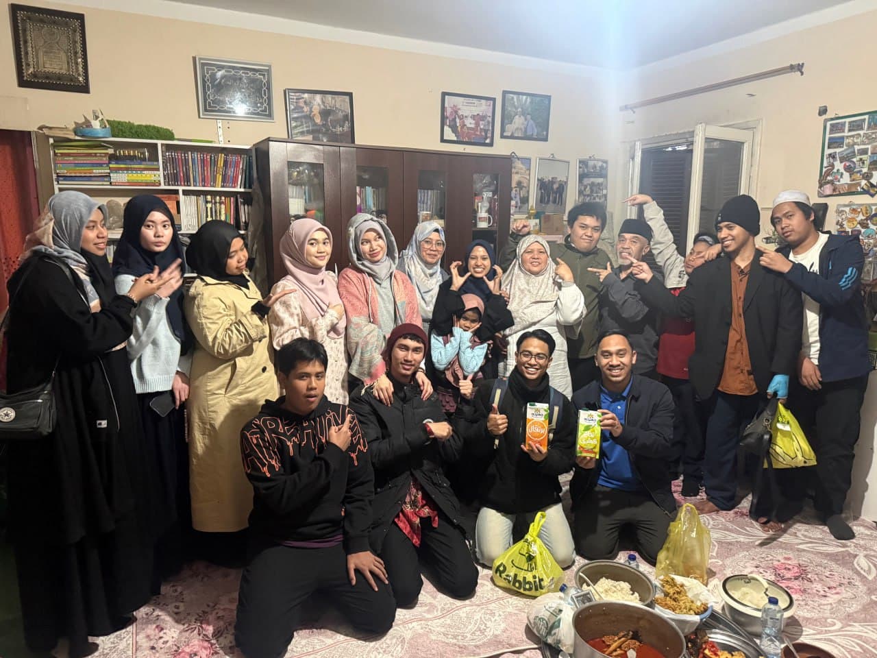 Salwa and Hima's brithday Group Foto
